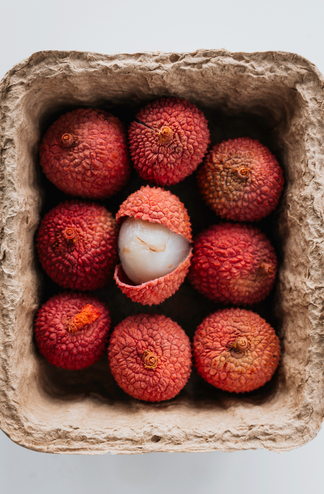 Scented Lychee & Currant 12 oz scented candle