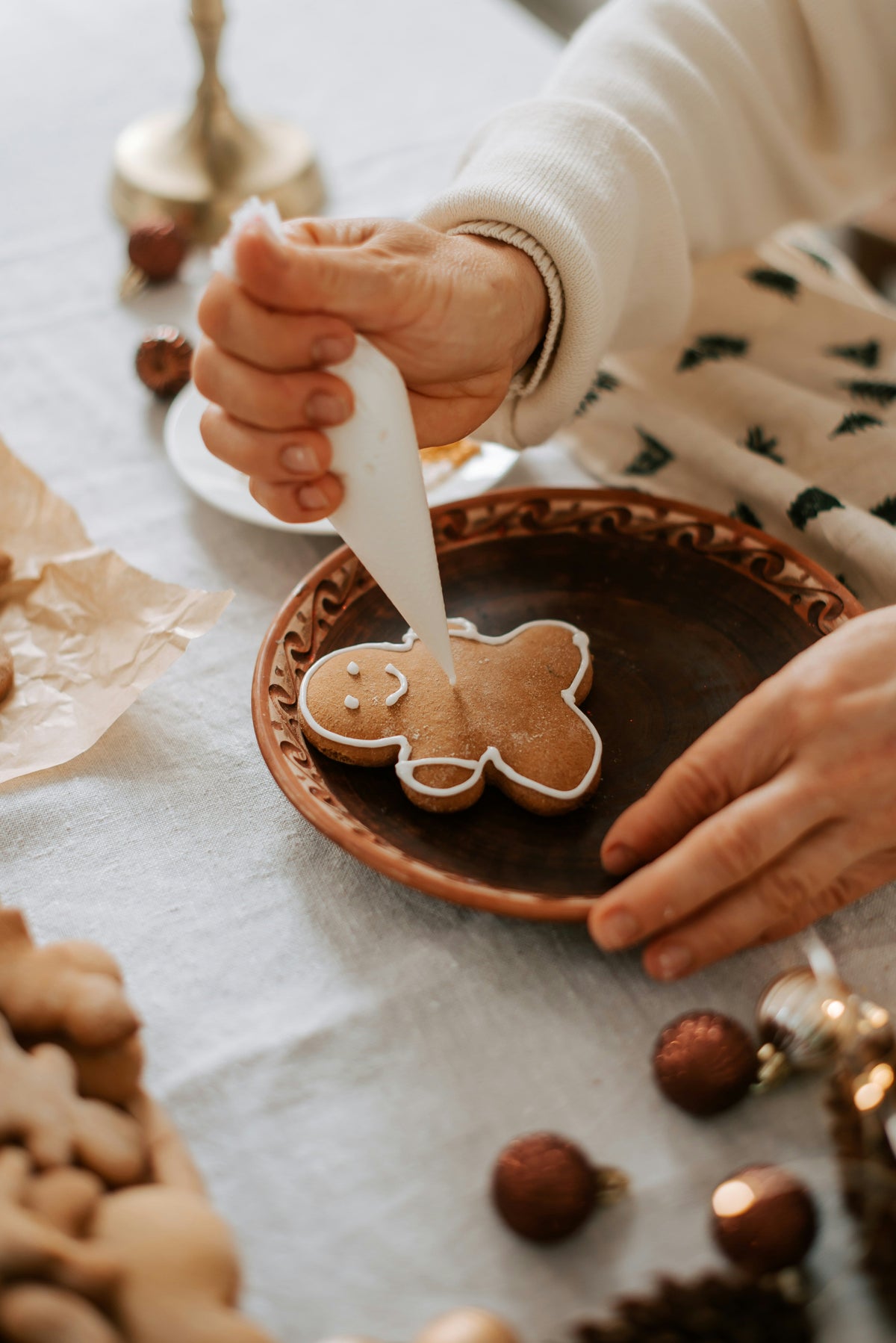 Scented Sand + Paws Spiced Gingerbread 12 oz scented candle